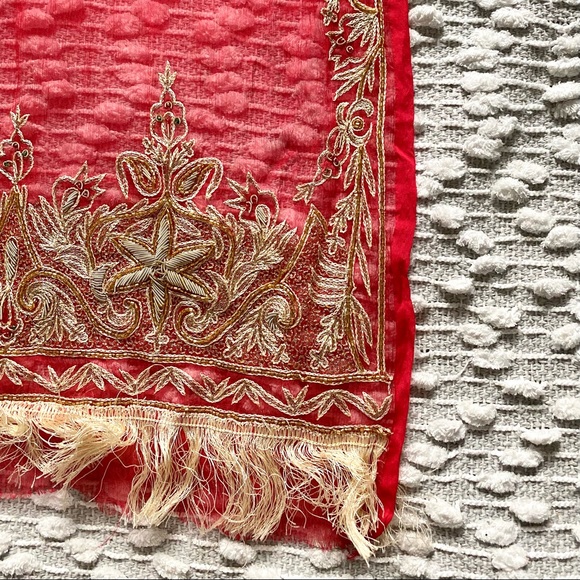 Vintage embroidered Indian scarf - Picture 6 of 8